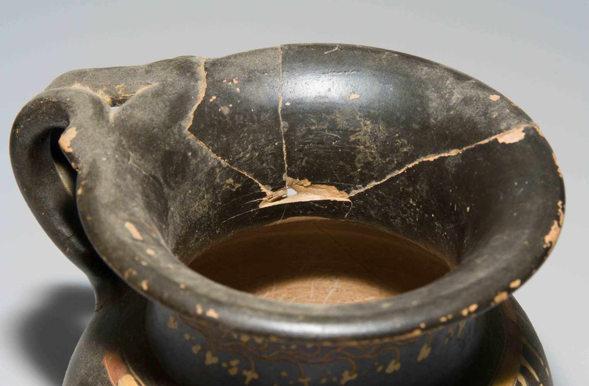 Lot: 1 Oinochoe und 1 OlpeGriechisch, 4.Jh.v.C. Gnathia-Keramik. Rötlicher Ton mit schwarzem - Bild 8 aus 10