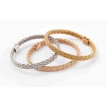 Lot: 3 Tricolor-Bracelet750 Gelb-, Rot- und Weissgold. Strickmuster. L19 cm. Gesamtgewicht 78,2