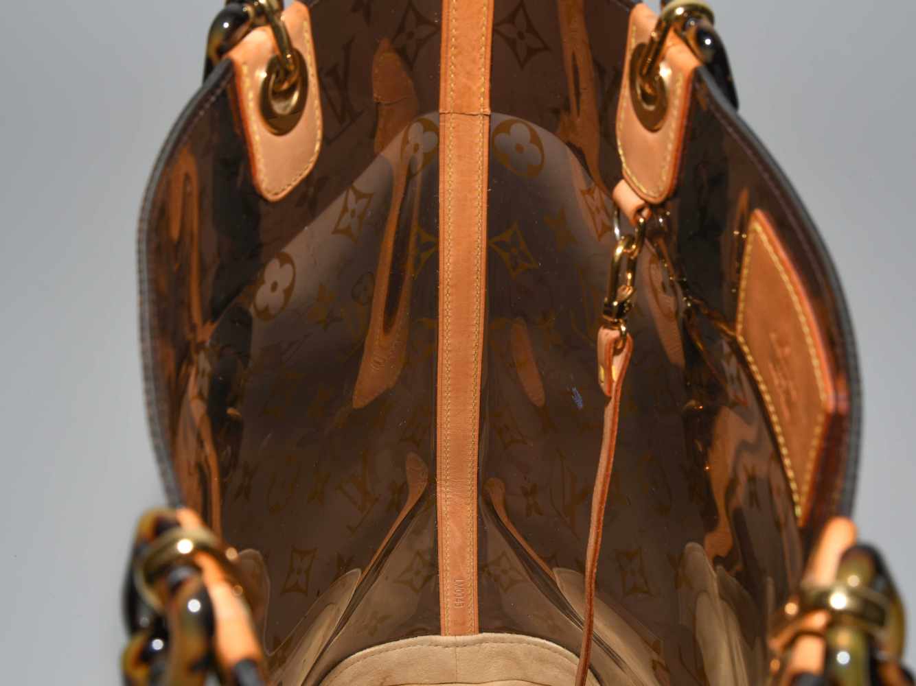 Louis Vuitton, "Ambre sac cabas"Schultertasche aus braunem Vinyl mit klassischem Monogram Muster. - Image 3 of 17