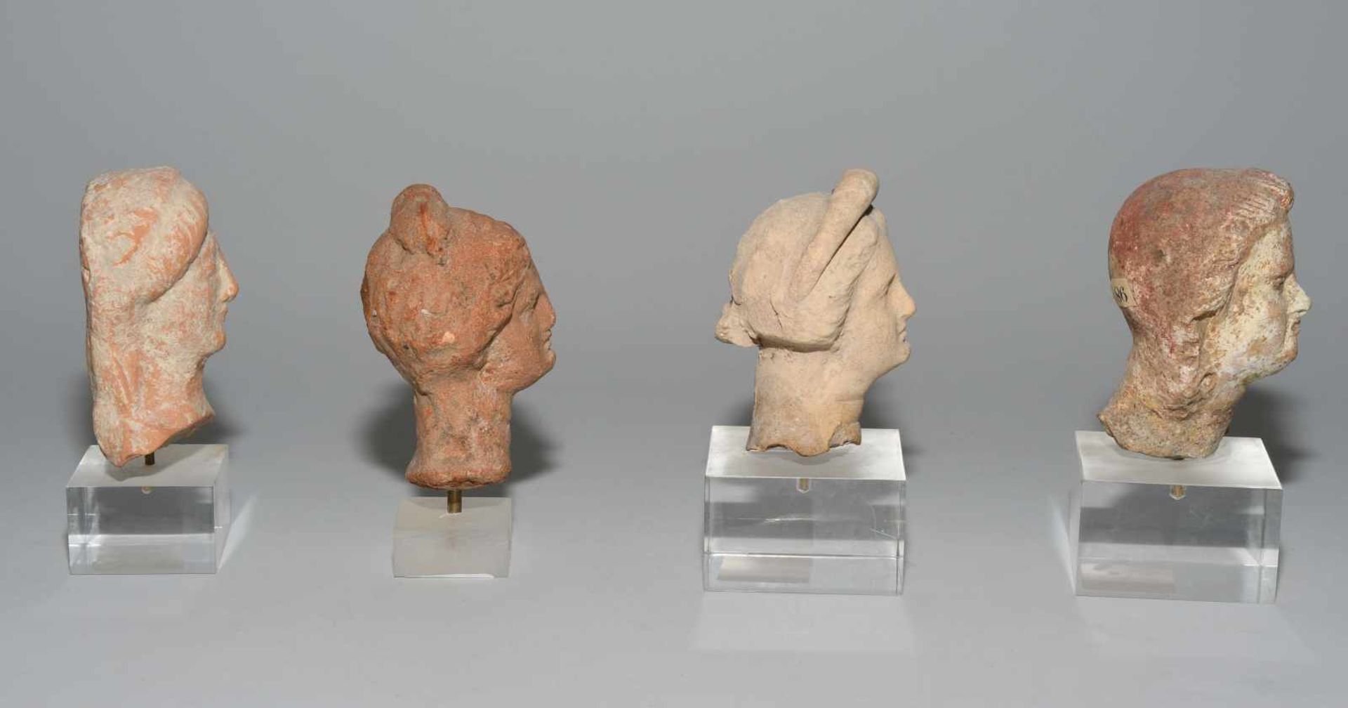 Lot: 8 TerrakottaköpfchenGriechisch, 5./4.Jh. v.C. Terrakotta. 7 Frauenköpfchen und ein Kopf eines - Bild 6 aus 11