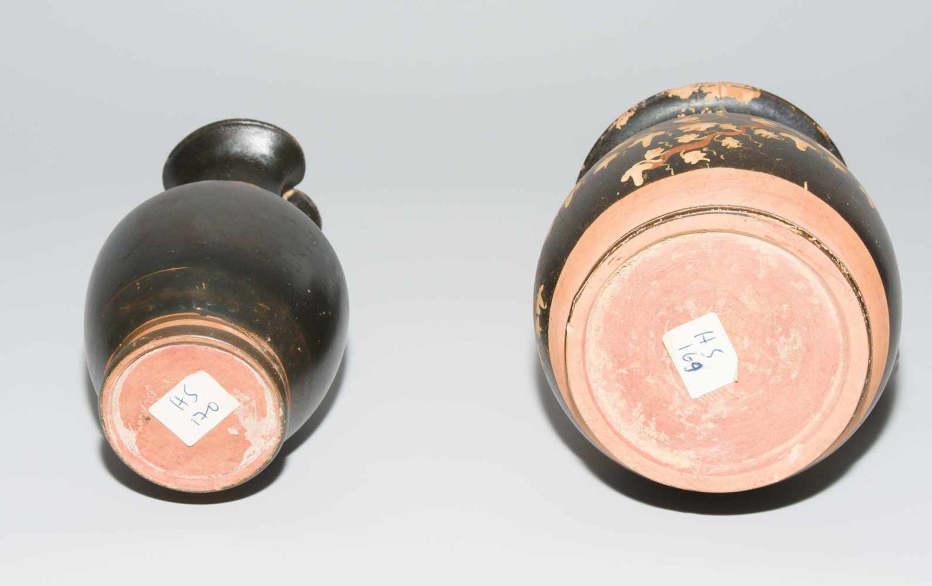 Lot: 1 Oinochoe und 1 OlpeGriechisch, 4.Jh.v.C. Gnathia-Keramik. Rötlicher Ton mit schwarzem - Bild 7 aus 10