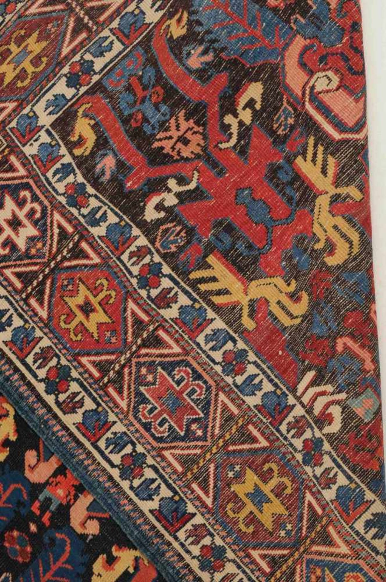 BidjovS-Kaukasus, datiert mit "1321" = 1904. Das braune Innenfeld ist flächendeckend mit dekorativen - Bild 10 aus 13