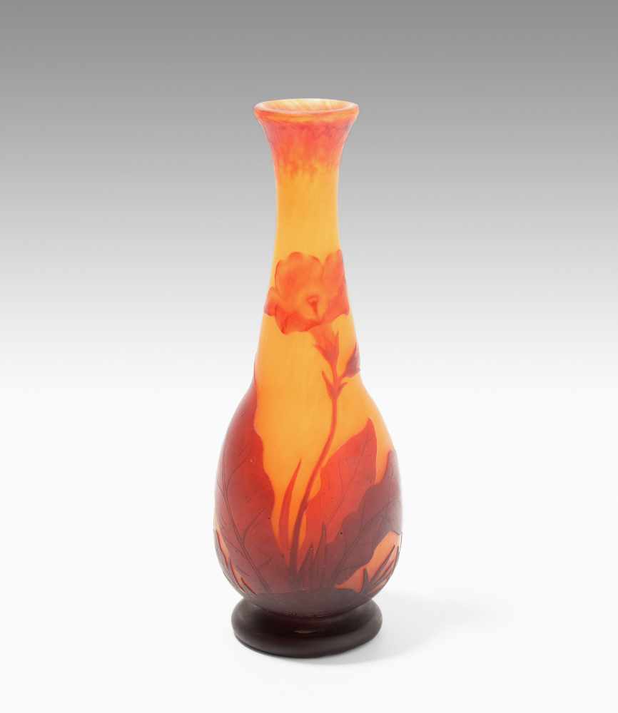 Daum FrèresKleine Vase "Tabakpflanze". Nancy/F, um 1905. Farbloses Glas, innen orange, aussen