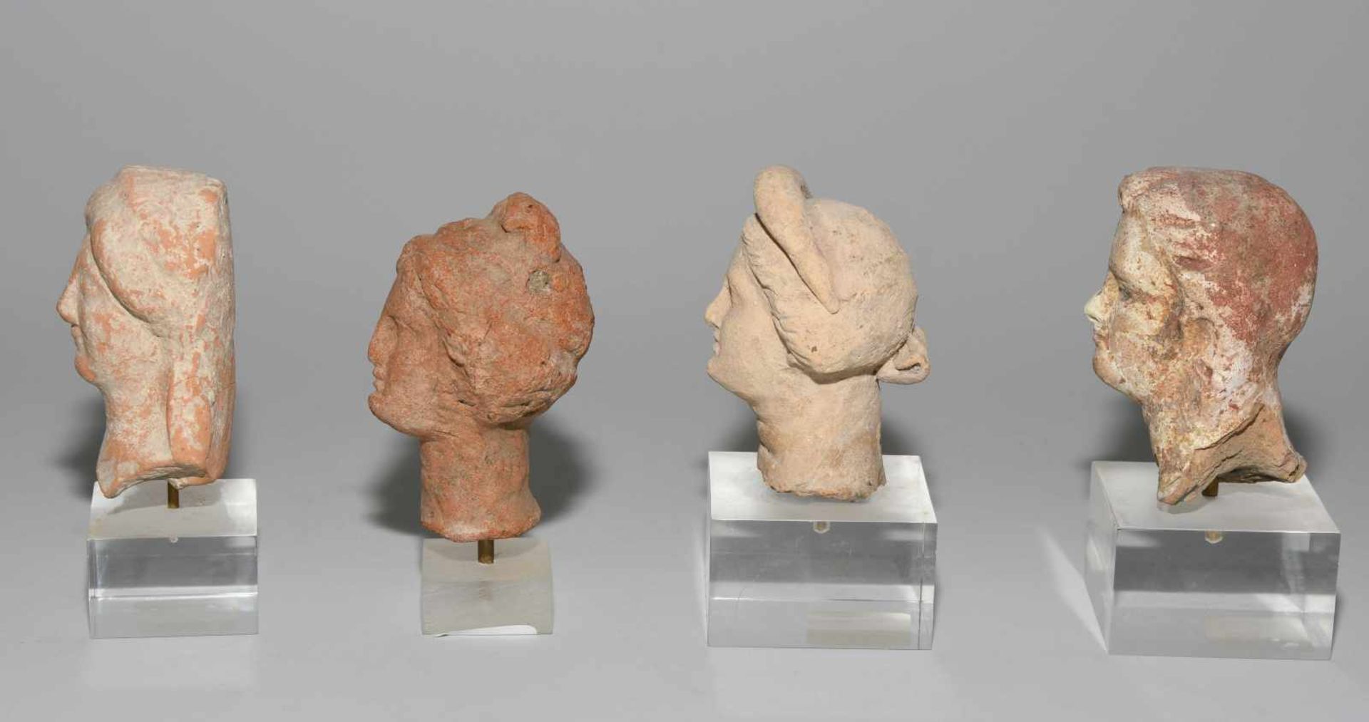 Lot: 8 TerrakottaköpfchenGriechisch, 5./4.Jh. v.C. Terrakotta. 7 Frauenköpfchen und ein Kopf eines - Bild 4 aus 11