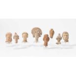 Lot: 8 TerrakottaköpfchenGriechisch, 5./4.Jh. v.C. Terrakotta. 7 Frauenköpfchen und ein Kopf eines