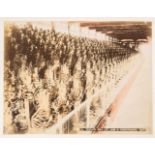 Lot: 2 japanische FotoalbenJapan, Meiji-Zeit. Zwei Alben mit je fünfzig hand-colorierten