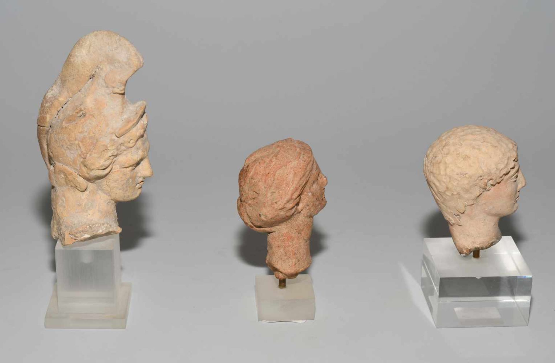 Lot: 8 TerrakottaköpfeGriechisch, 5./4.Jh. v.C. Terrakotta. Bestehend aus 3 Frauenköpfen, 1 Kopf - Bild 16 aus 16
