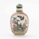 Lot: 3 Snuff BottlesChina, 19./20.Jh. Porzellan. Qianlong-Marke. Blumen-/Vogeldekor in Famille rose.