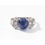 Art Déco Burma-Sternsaphir-Diamant-Ring*Platin. 1 Sternsaphir-Cabochon ca. 4.50 ct, unbehandelt.