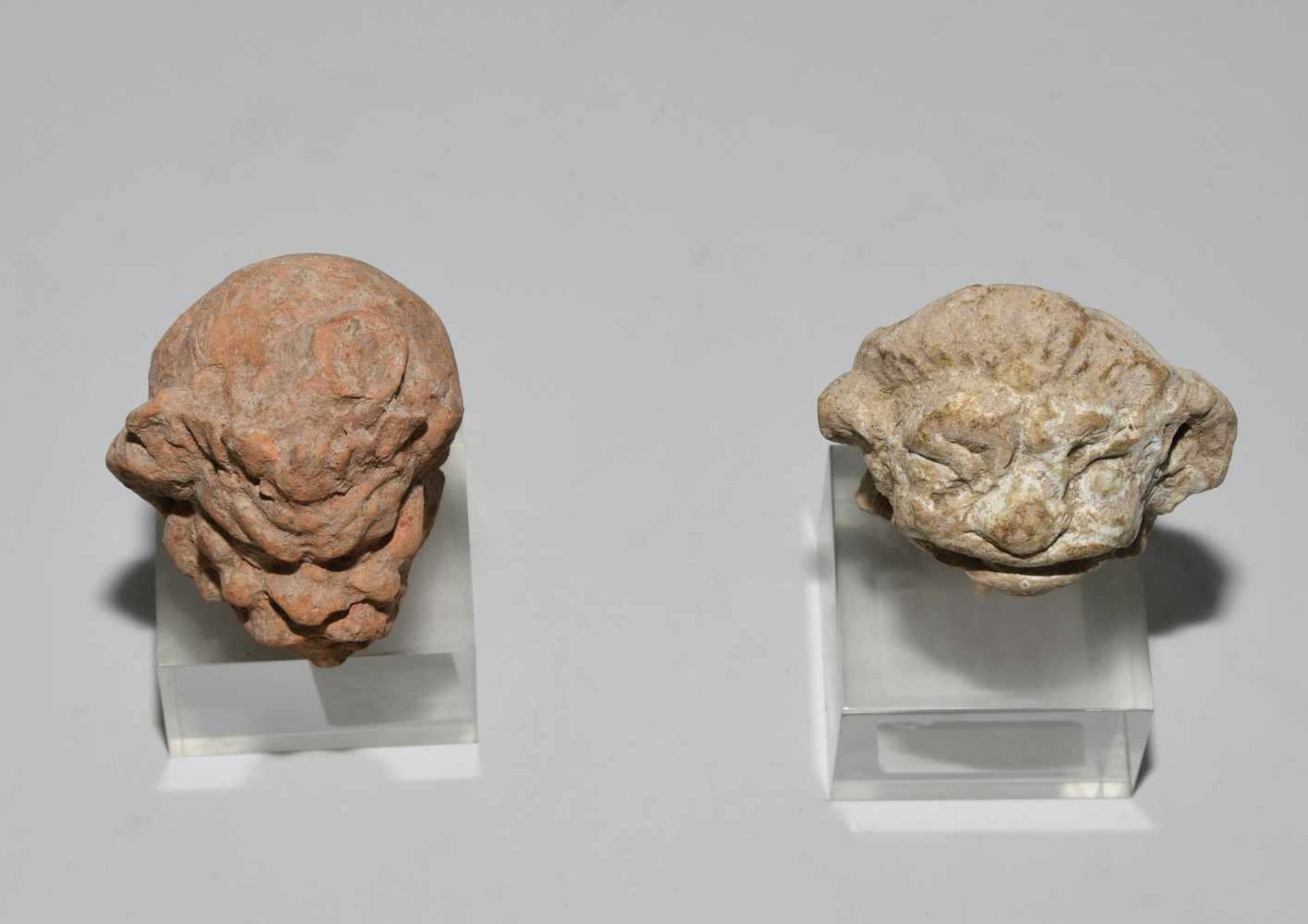 Lot: 8 TerrakottaköpfeGriechisch, 5./4.Jh. v.C. Terrakotta. Bestehend aus 3 Frauenköpfen, 1 Kopf - Bild 3 aus 16