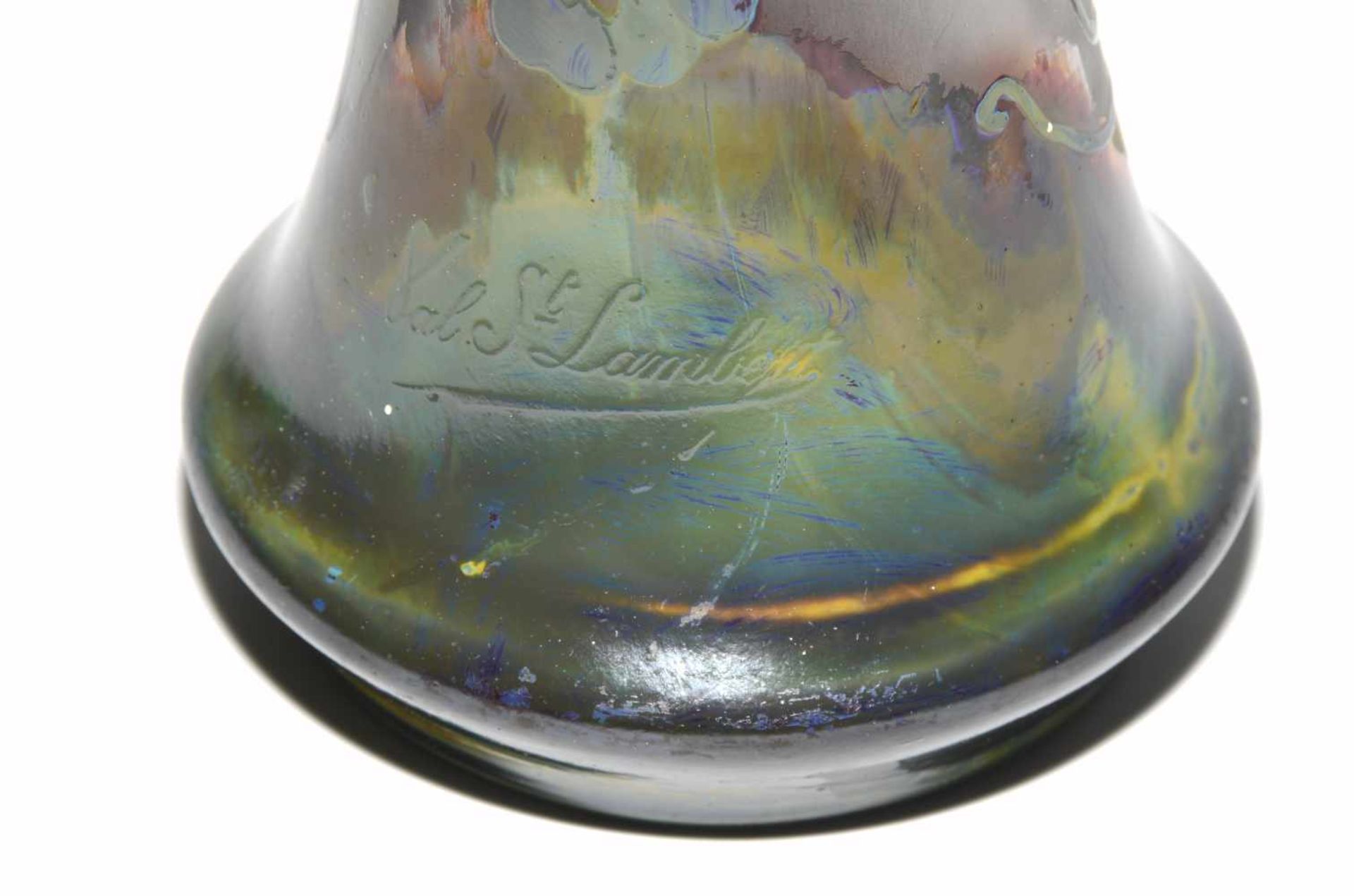 Val St. LambertKleine Vase. Um 1900. Farbloses opakes Glas, braun und grün überfangen, umlaufend - Bild 2 aus 2