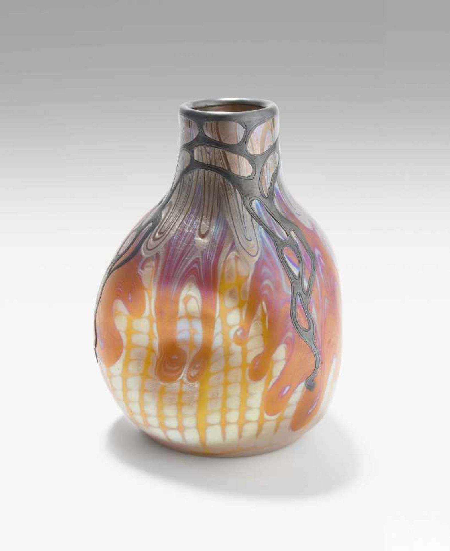 Lötz WitweVase "Phänomen Gre 691". Klostermühle, um 1900. Farbloses Glas, gelber Unterfang, die