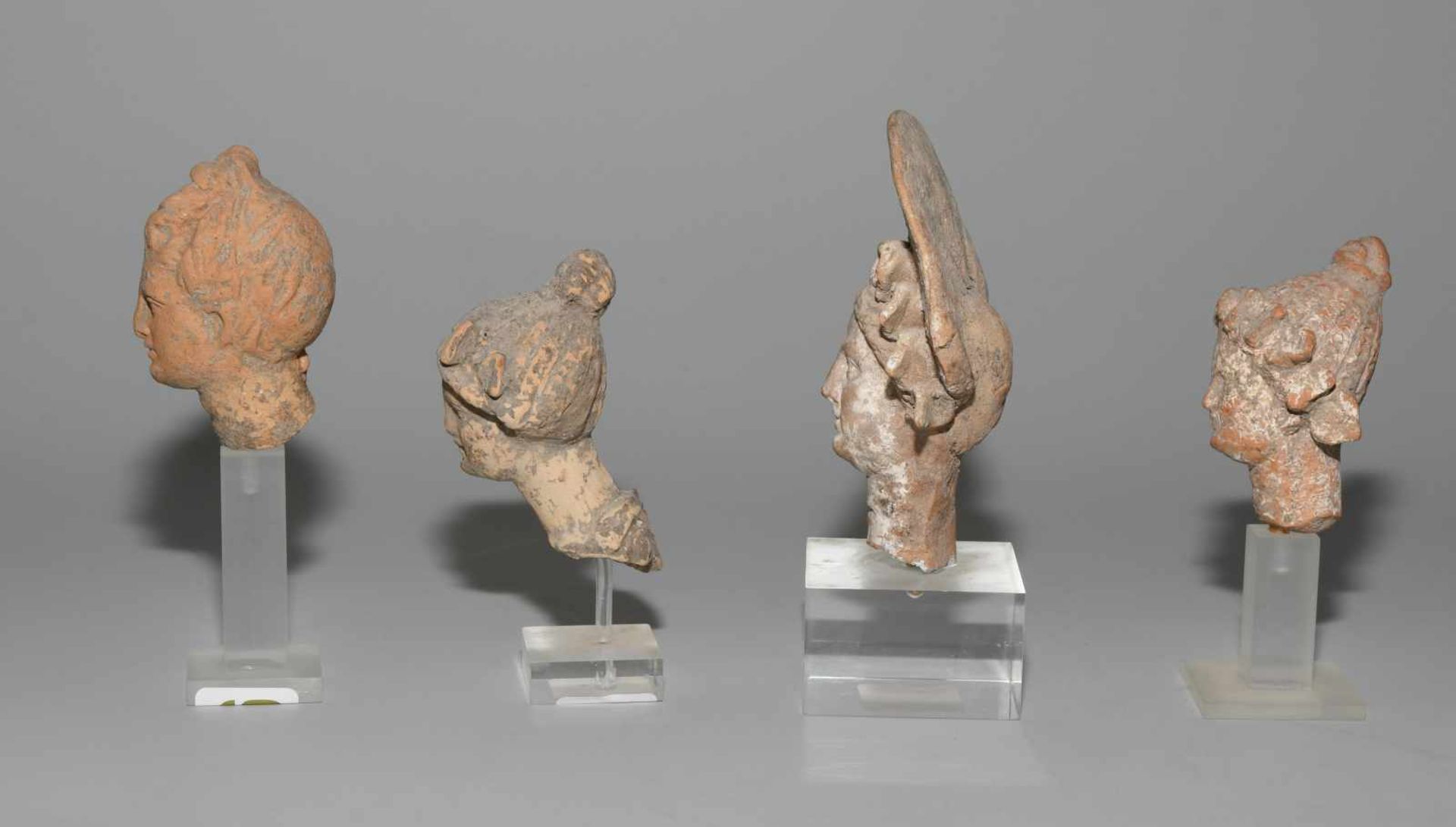 Lot: 8 TerrakottaköpfchenGriechisch, 5./4.Jh. v.C. Terrakotta. 7 Frauenköpfchen und ein Kopf eines - Bild 9 aus 11