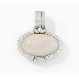 Opal-Diamant-Anhänger750 Weissgold. 1 Crystalopal-Cabochon ca. 30x17-8 mm. 4 Diamant-Navetten, 28