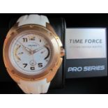 TIME FORCE (Pro series) : montre homme diamètre 44mm, bracelet caoutchouc blanc, [...]