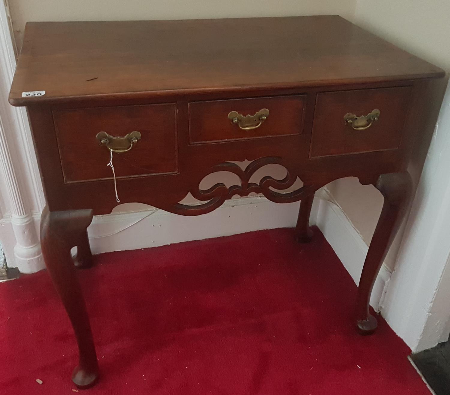 A Georgian Oak Lowboy with Mahogany crossbanding. 80cm. - Image 2 of 4