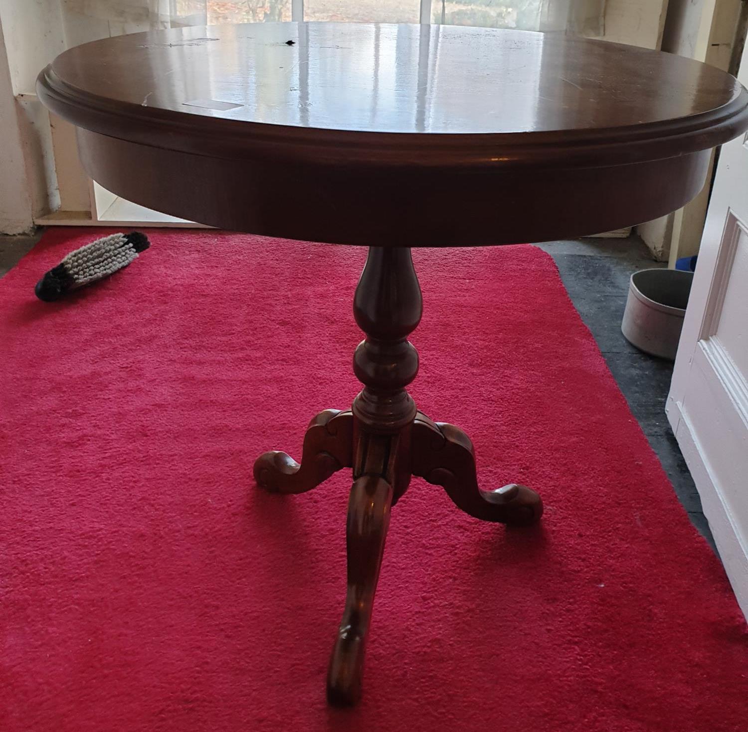 A Georgian Oak Lowboy with Mahogany crossbanding. 80cm. - Image 4 of 4