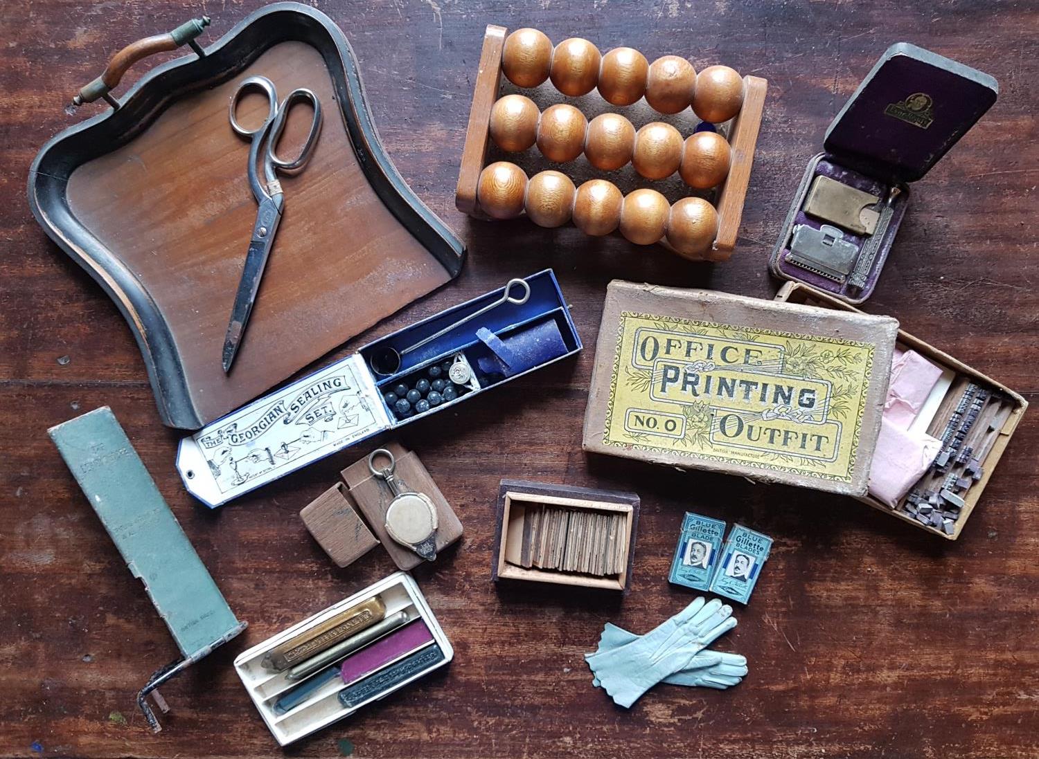 A quantity of Vintage Items.