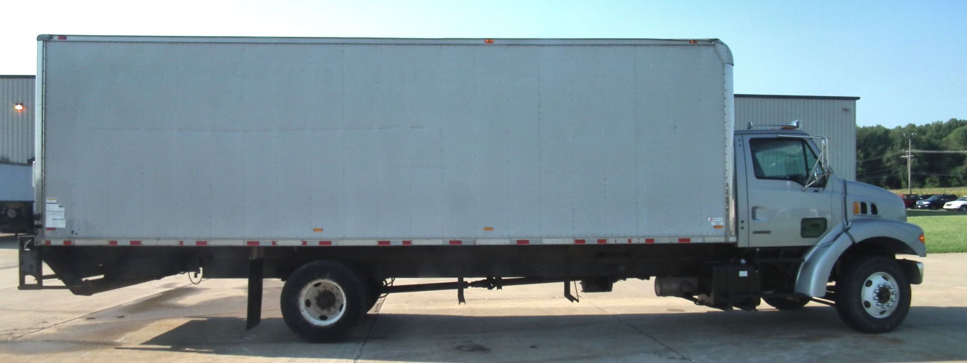 Sterling L7501 Box Truck with Lift Gate and Tilt Bed B3298 - Image 5 of 60