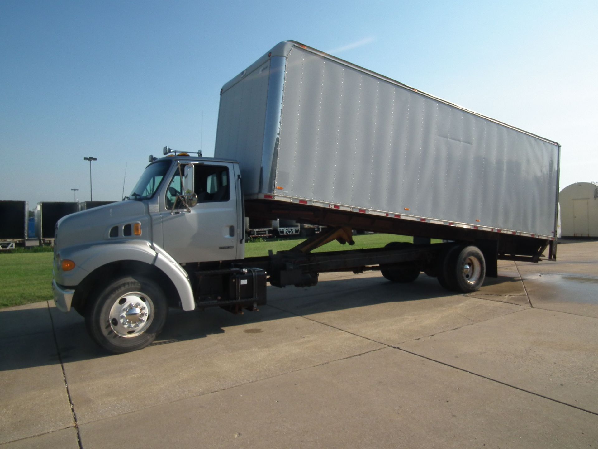 Sterling L7501 Box Truck with Lift Gate and Tilt Bed B3298 - Image 10 of 60