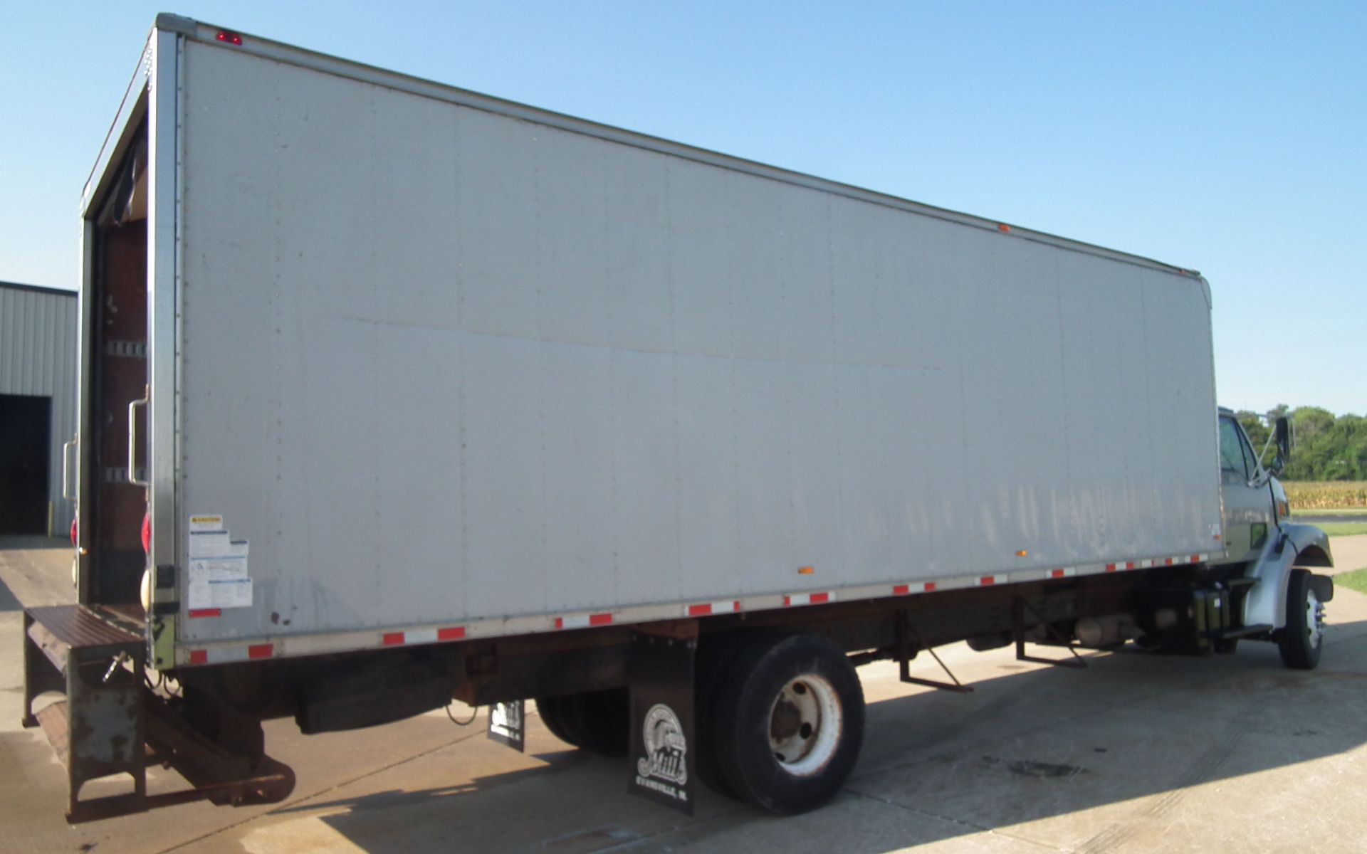 Sterling L7501 Box Truck with Lift Gate and Tilt Bed B3298 - Image 7 of 60