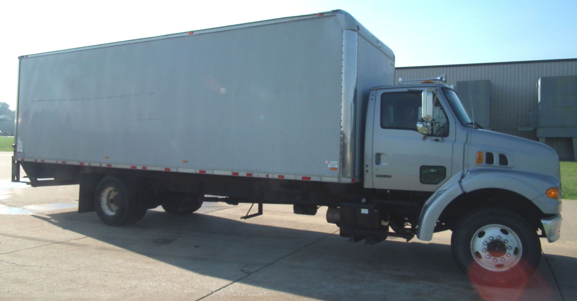 Sterling L7501 Box Truck with Lift Gate and Tilt Bed B3298 - Image 6 of 60