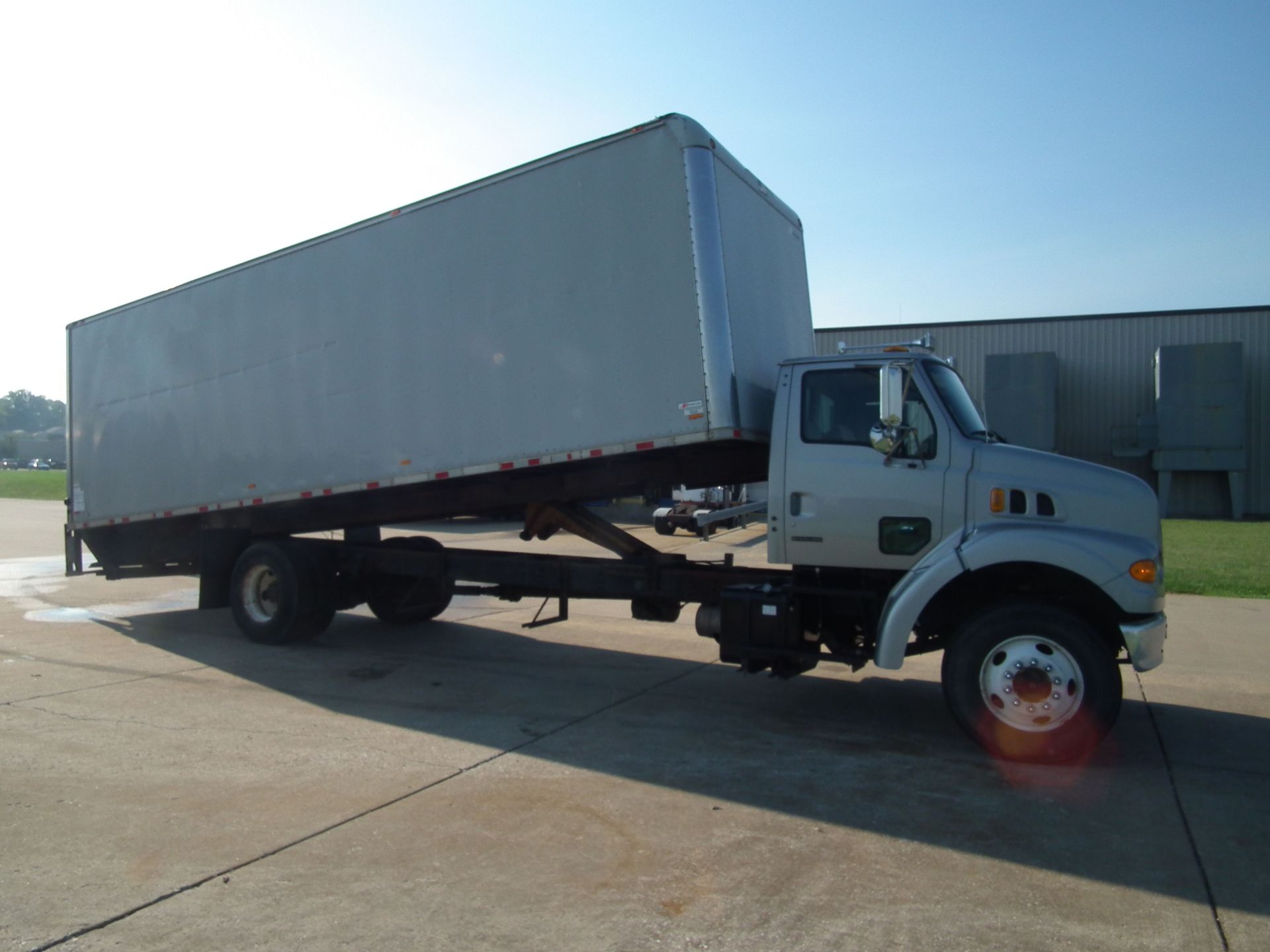 Sterling L7501 Box Truck with Lift Gate and Tilt Bed B3298 - Image 9 of 60