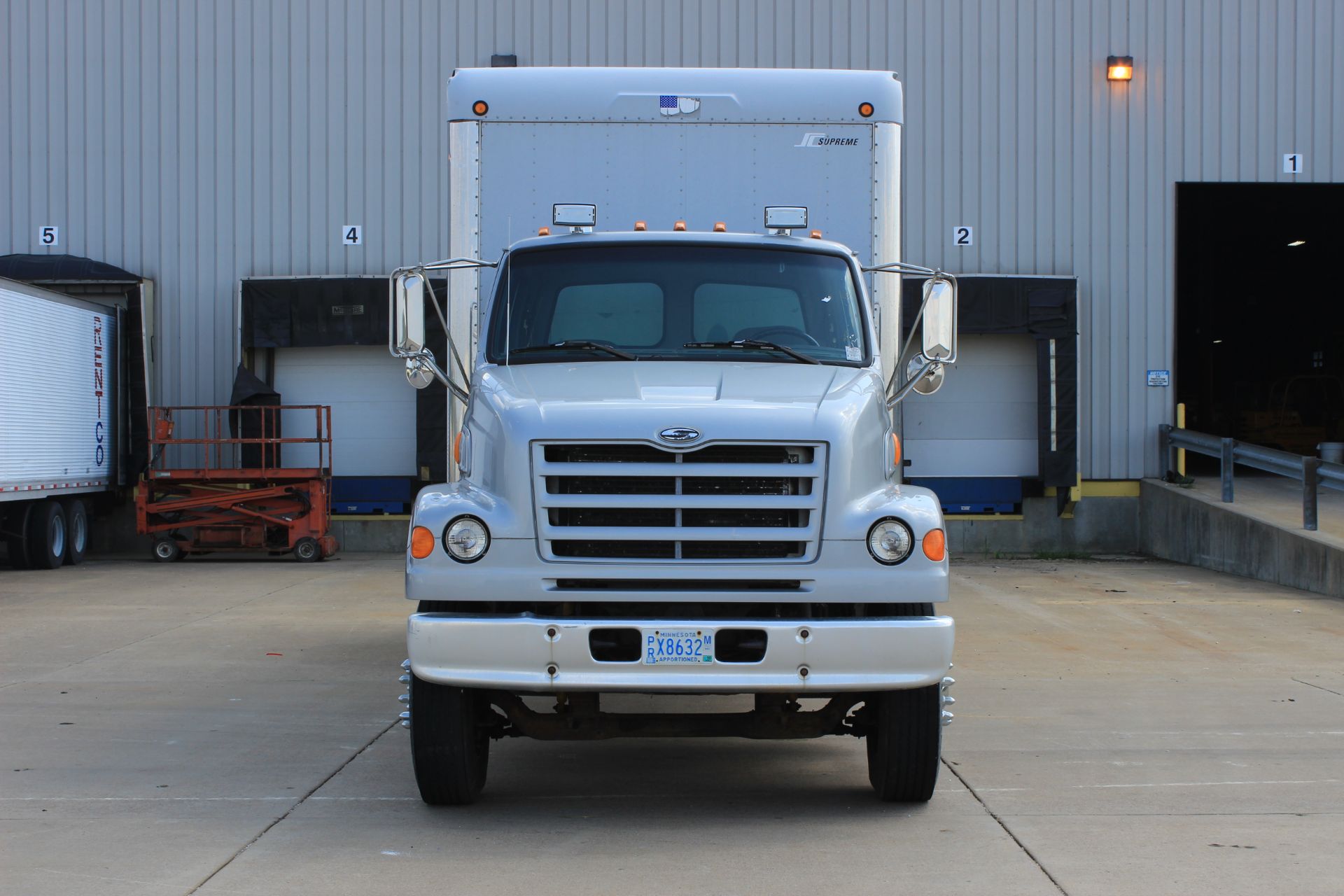 Sterling L7501 Box Truck with Lift Gate and Tilt Bed B3298 - Image 4 of 60