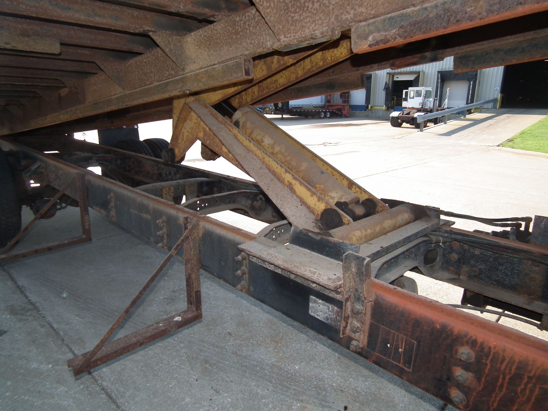 Sterling L7501 Box Truck with Lift Gate and Tilt Bed B3298 - Image 51 of 60