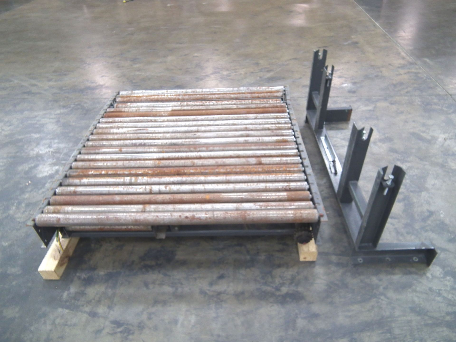 60" L x 60" W Gravity Rollers for Pallets A9926 - Image 4 of 5