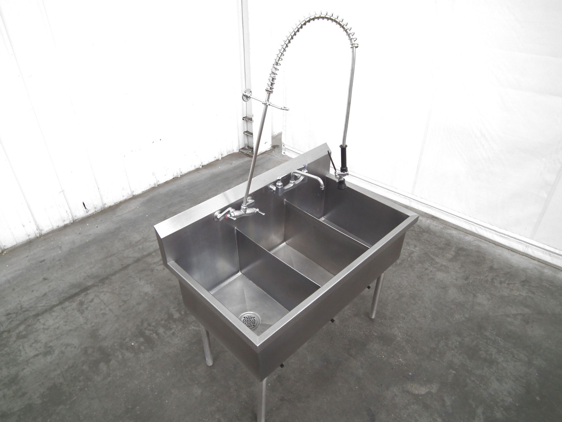 Three Compartment Stainless Steel Wash Basin A9906 - Image 6 of 9