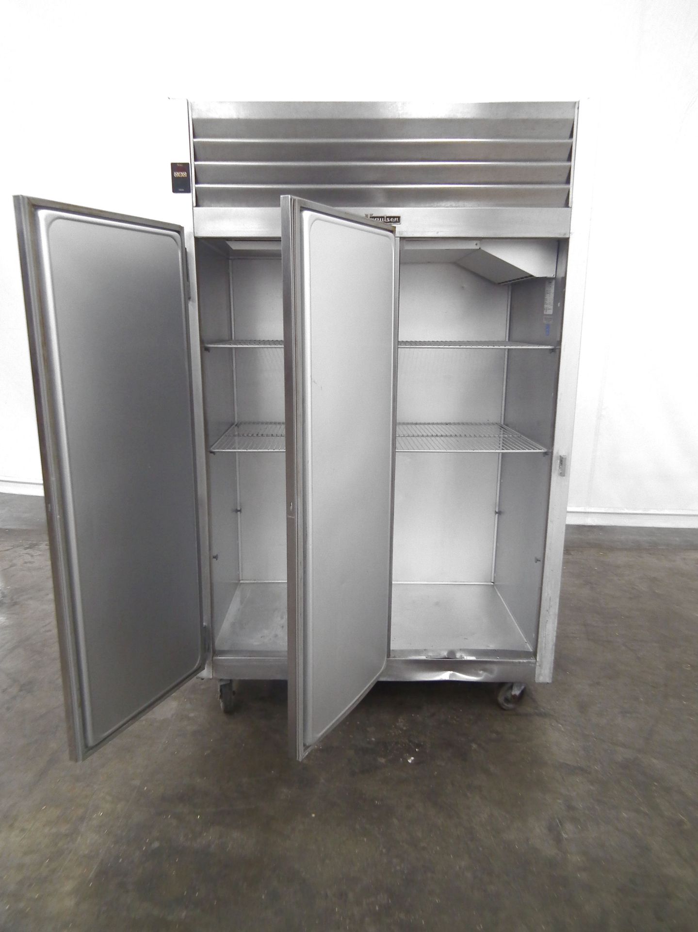 Traulson G22013 Double Door Cabinet Freezer B2308 - Image 2 of 9