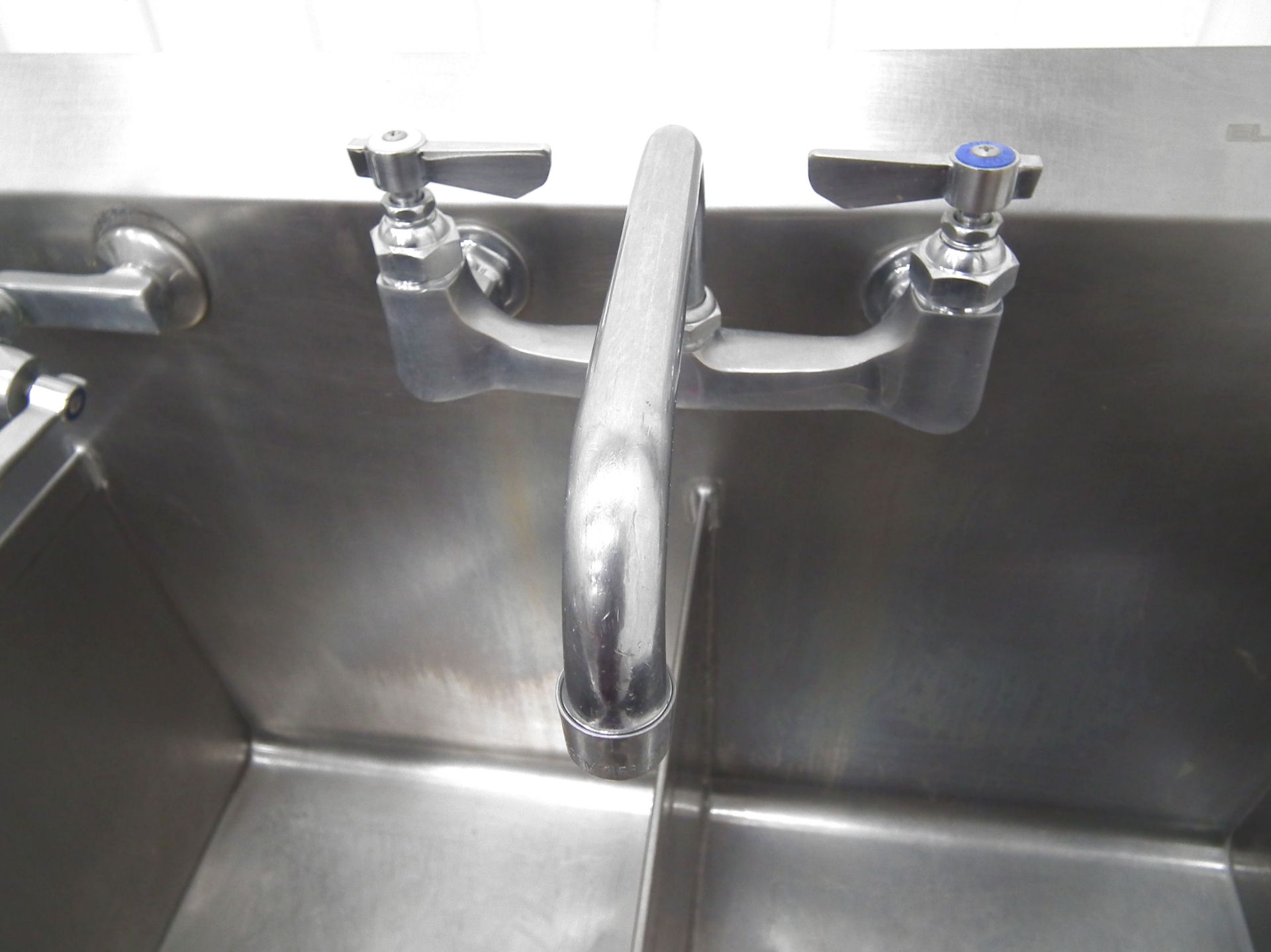 Three Compartment Stainless Steel Wash Basin A9906 - Image 4 of 9