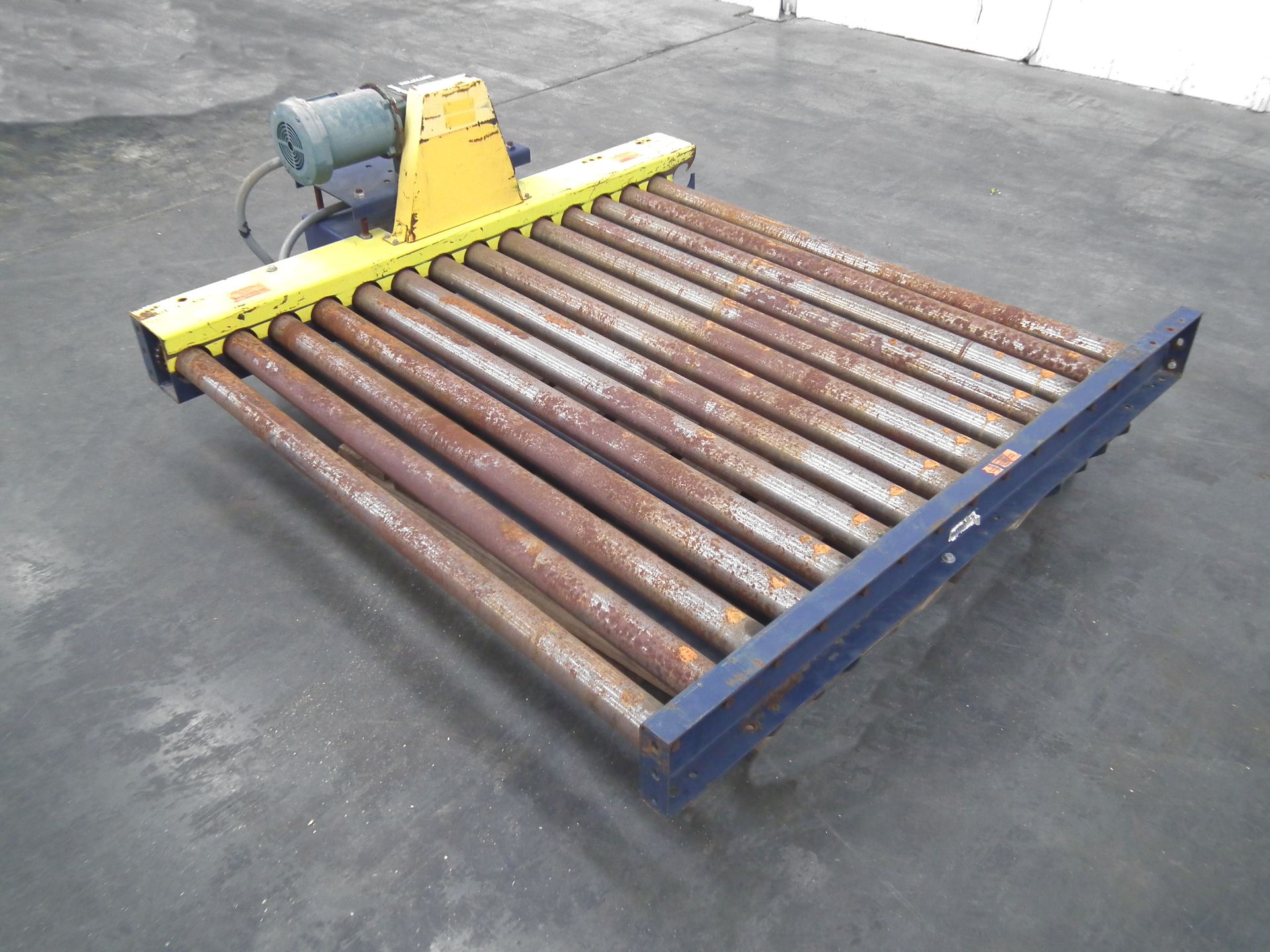 Versa 60" L x 51" W Motor Driven Pallet Conveyor A9862 - Image 3 of 6