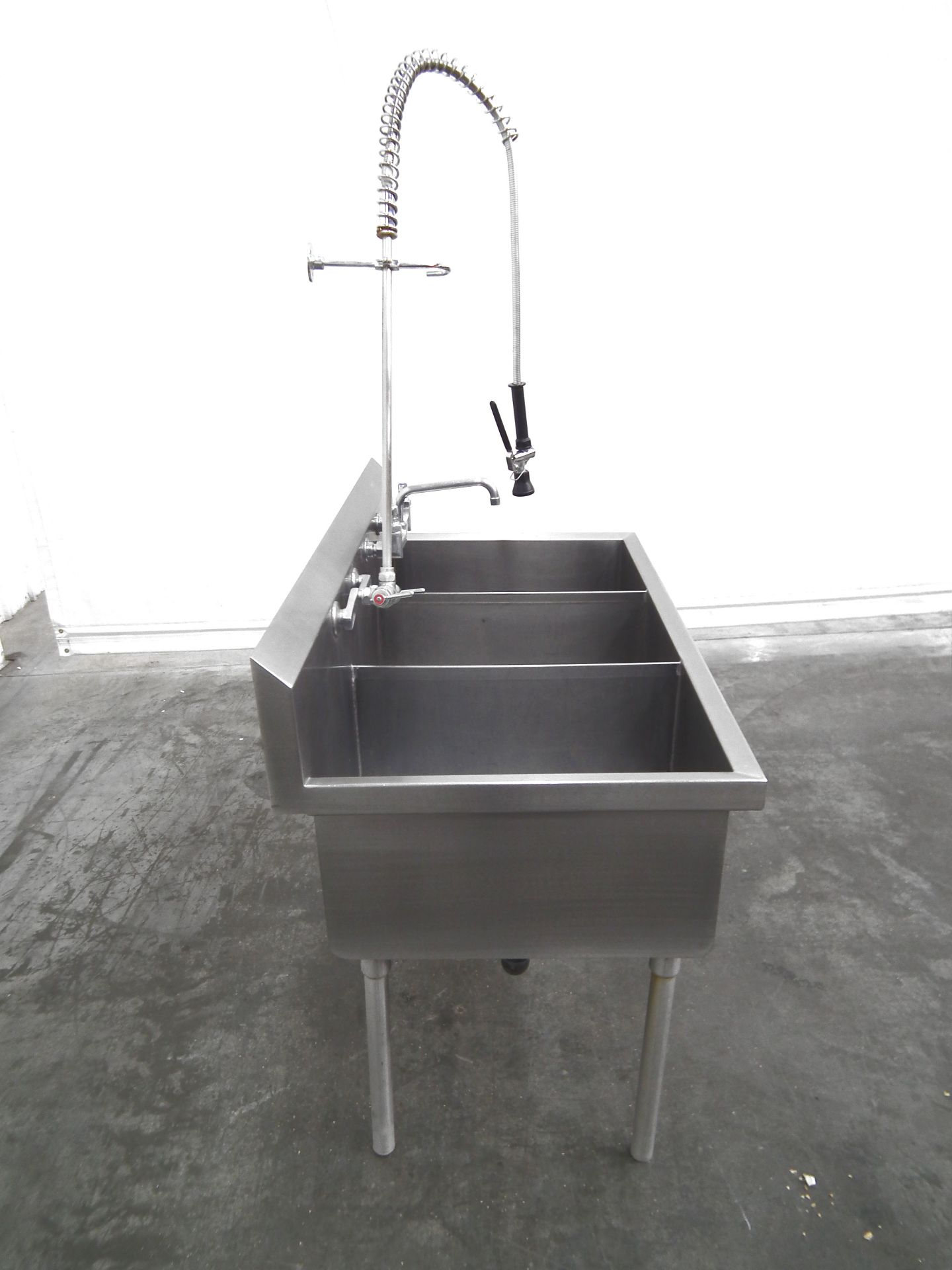 Three Compartment Stainless Steel Wash Basin A9906 - Image 8 of 9