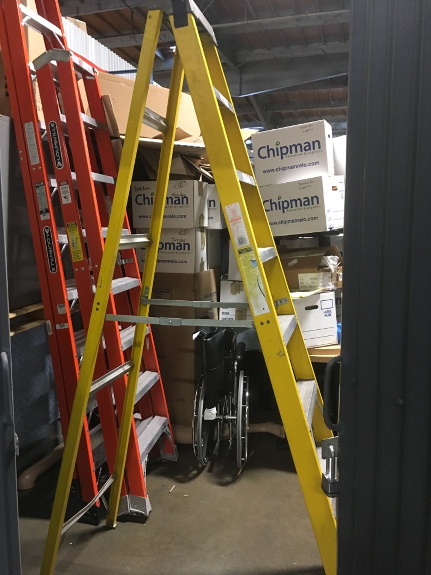 Louisville 8ft Fiberglass Ladder - Image 2 of 2