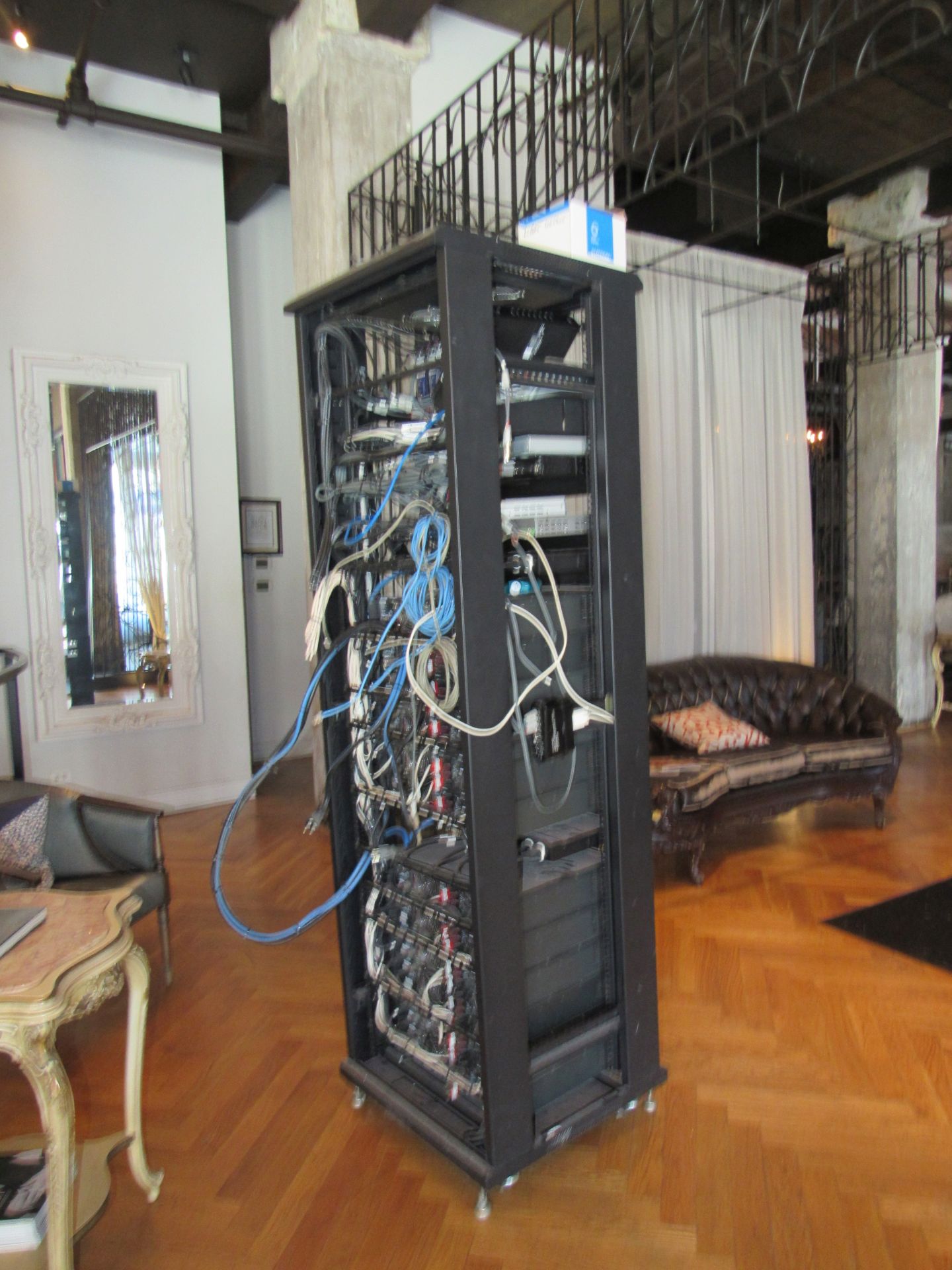 Audio rack and stereo equipment including two Europower EP2000 amps and ten Europower - Image 5 of 5