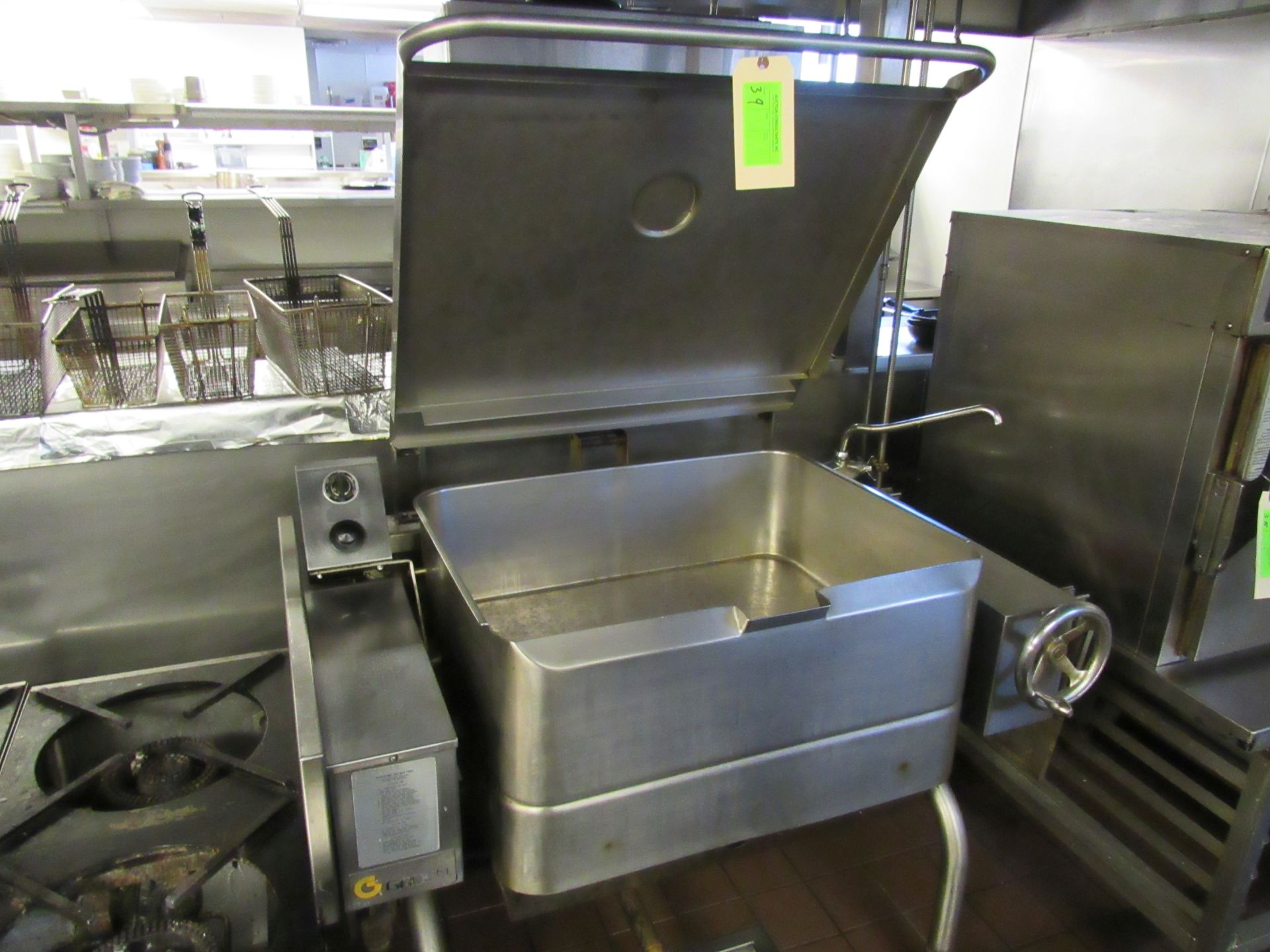 Groen tilting braising kettle on casters