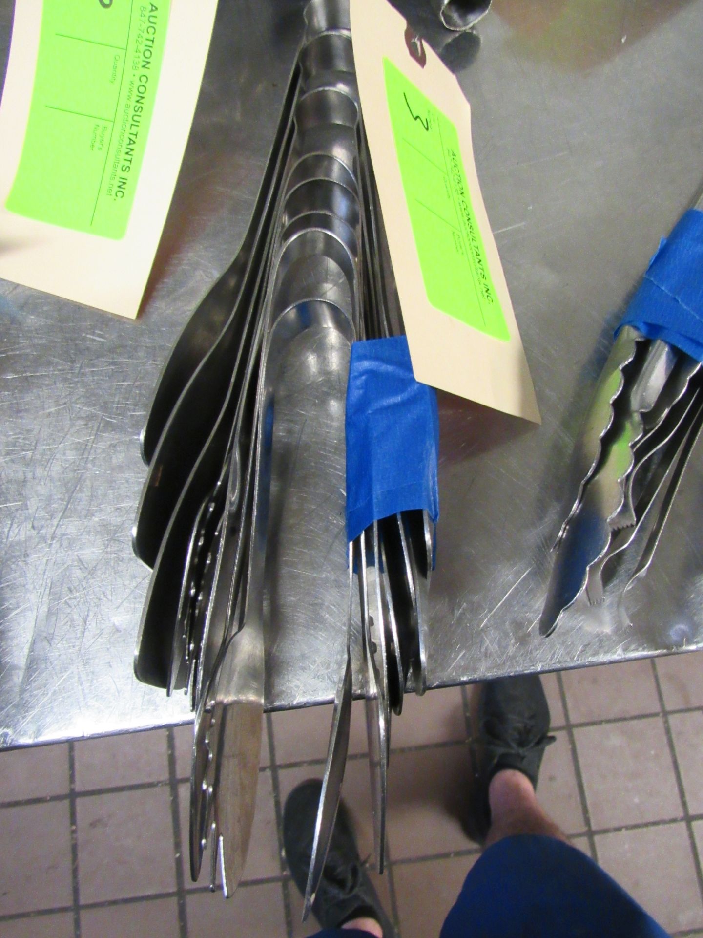 Group of tongs