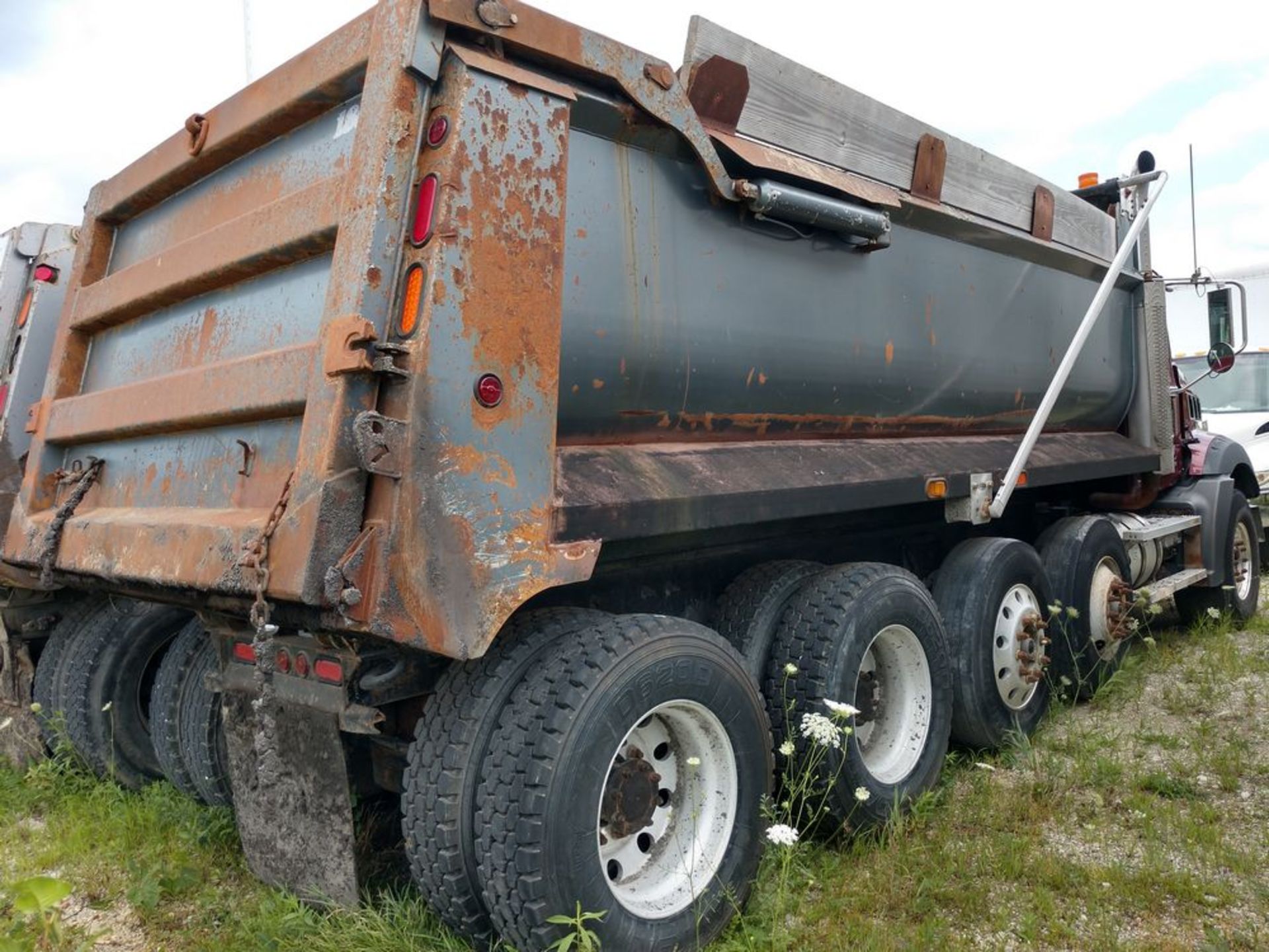 2006 MACK DUMP TRUCK, CT700/TD700, 488,409 MILES - Image 21 of 44