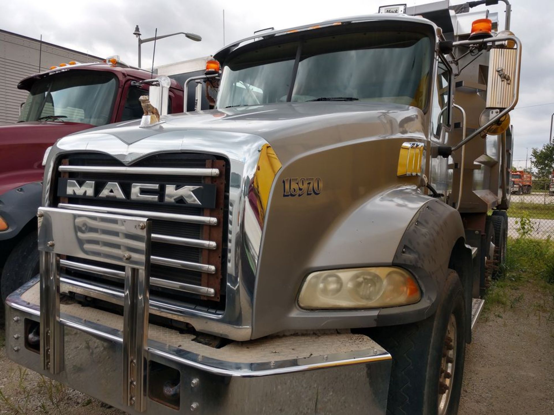 2009 MACK DUMP TRUCK, GU700, APPROX 490,000 MILES. 1M2AX13C69M003191 - Image 2 of 46