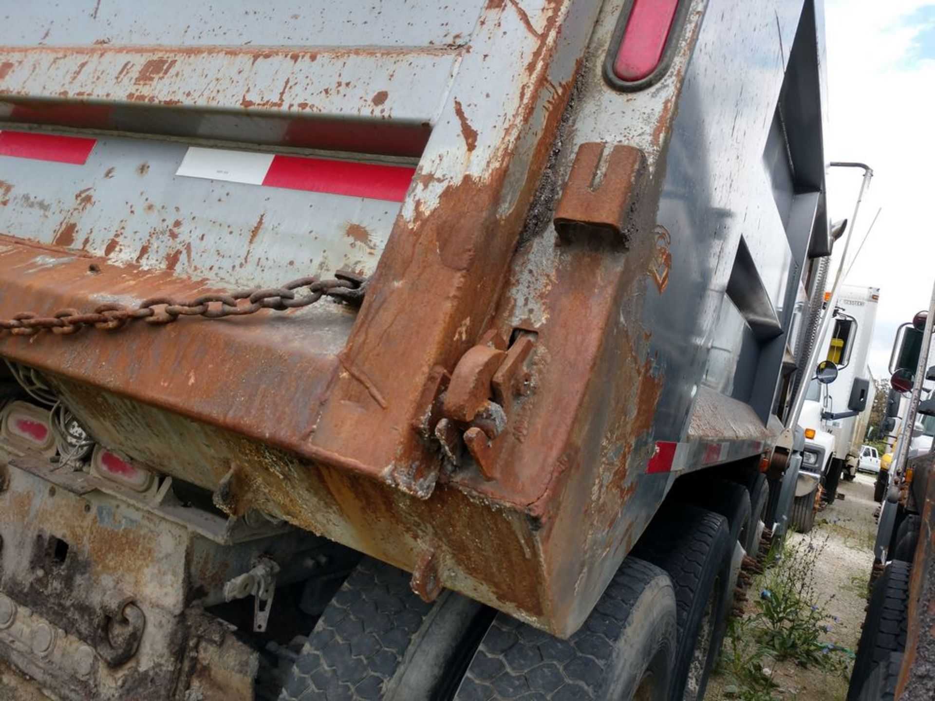 2009 MACK DUMP TRUCK, GU700, APPROX 490,000 MILES. 1M2AX13C69M003191 - Image 25 of 46