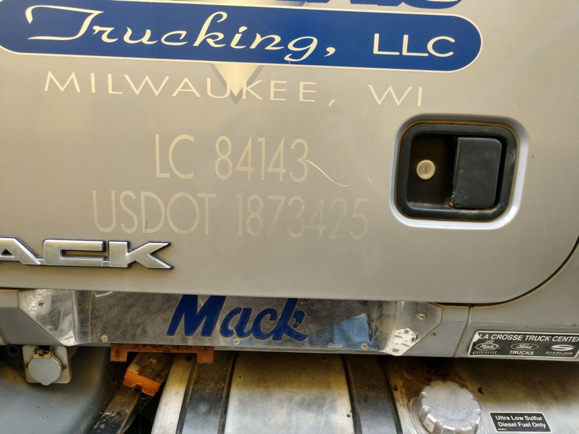 2009 MACK DUMP TRUCK, GU700, APPROX 490,000 MILES. 1M2AX13C69M003191 - Image 3 of 46