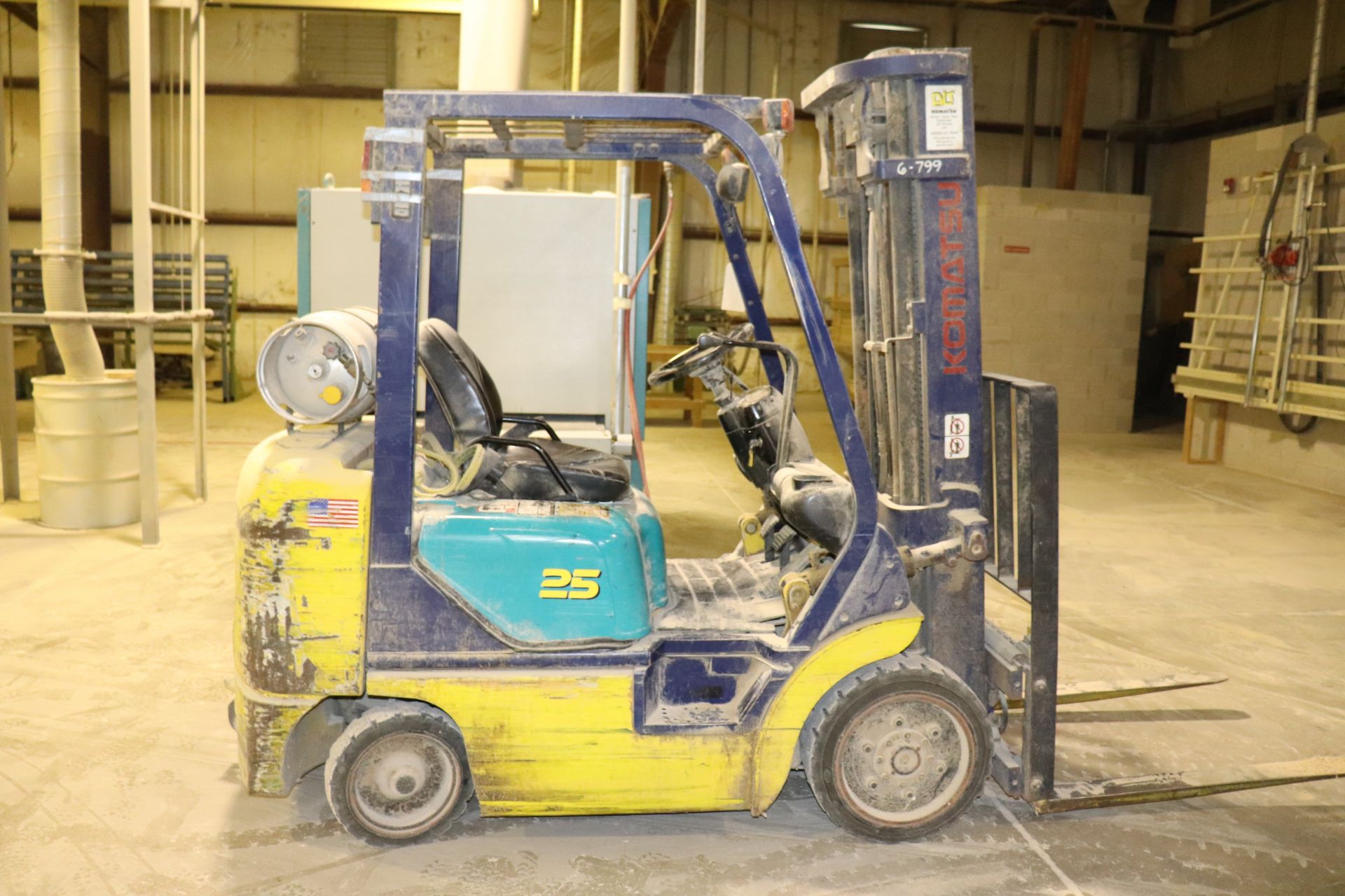 Komatsu model FG25STLP-12 LPG forklift, serial 513483A side shifter (late removal)