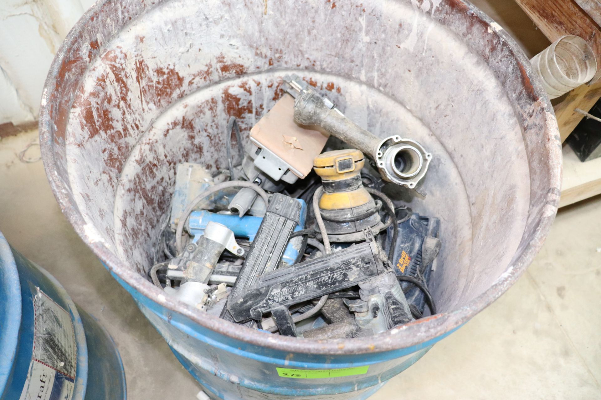 Two barrels with miscellaneous tools to be repaired - Image 2 of 3