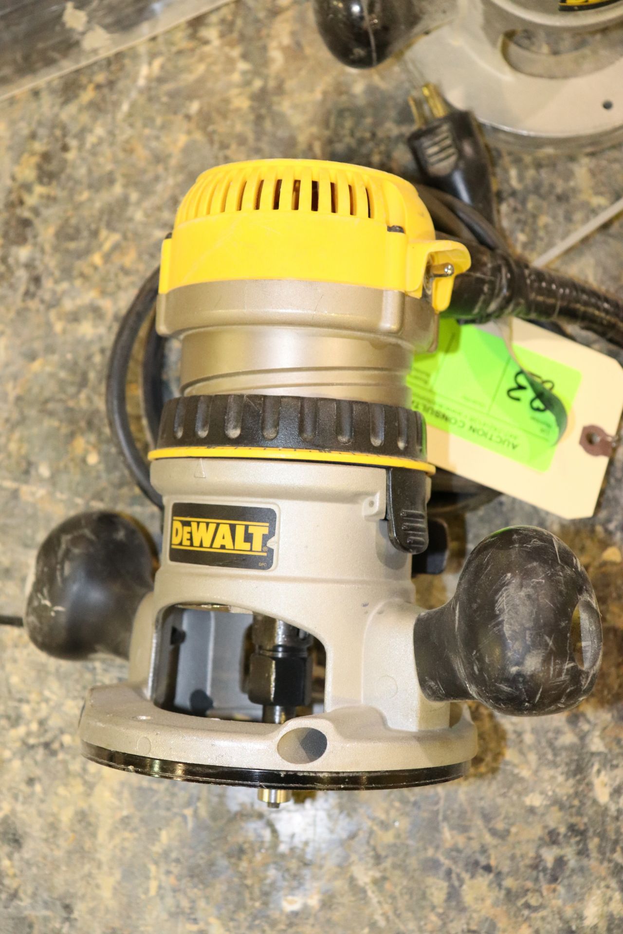 Dewalt DW616 router with base