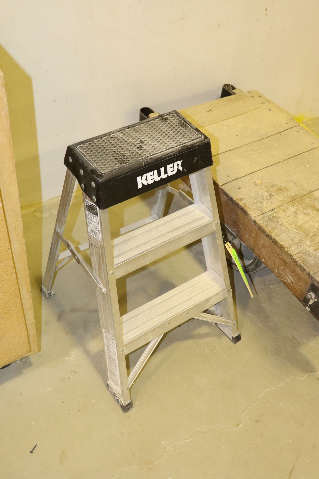 Keller 26" aluminum step ladder