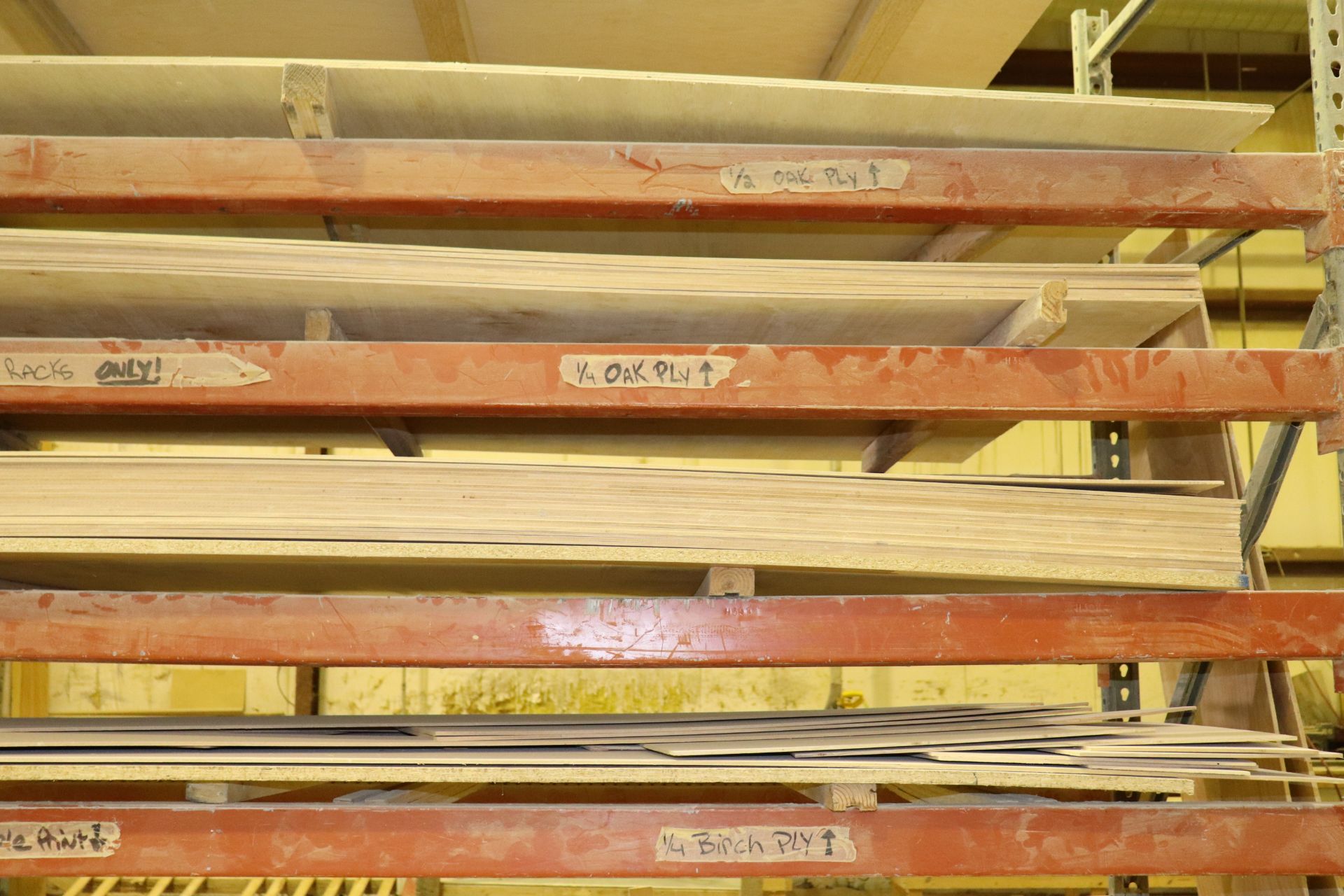 Contents of five pallet racks, 4 x 8, laminated wood stock - Bild 8 aus 11