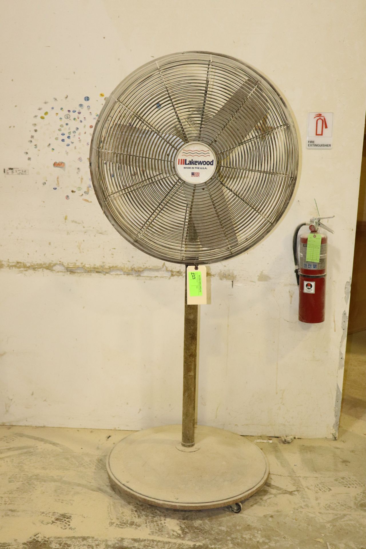 Lakewood single pedestal fan