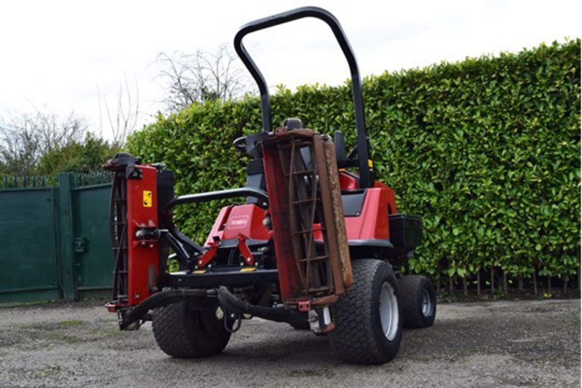 2012 Registered Toro LT3240 Triple Cylinder Mower - Image 9 of 12